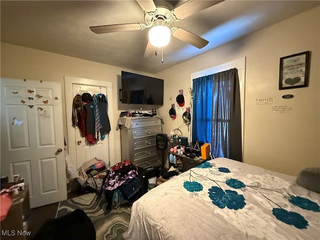 bedroom featuring ceiling fan and a closet