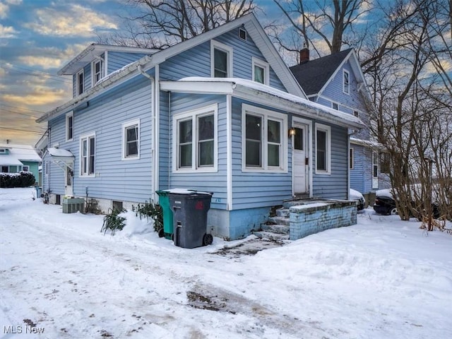 bungalow with cooling unit