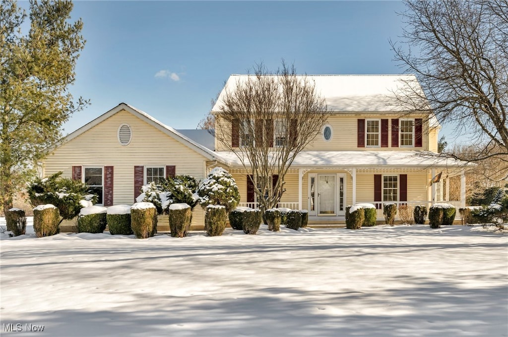 view of front of property featuring a porch