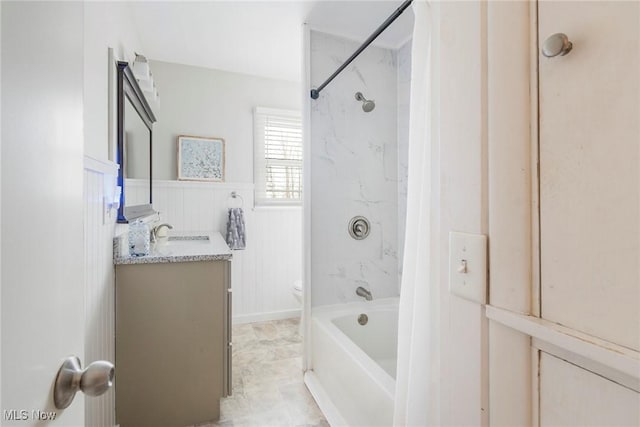 full bathroom with vanity, toilet, and tiled shower / bath