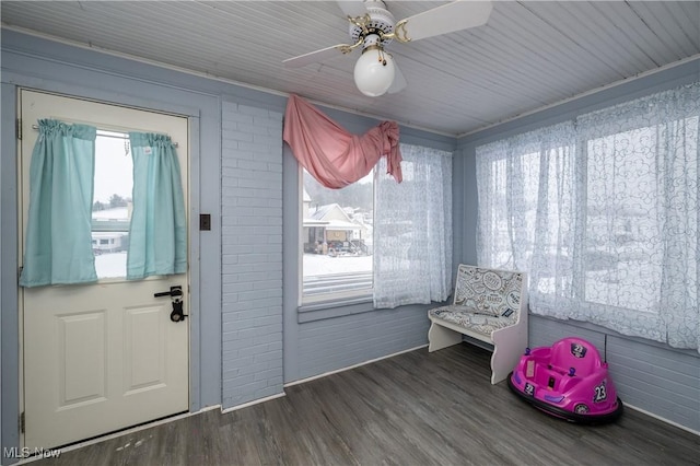 sunroom featuring ceiling fan