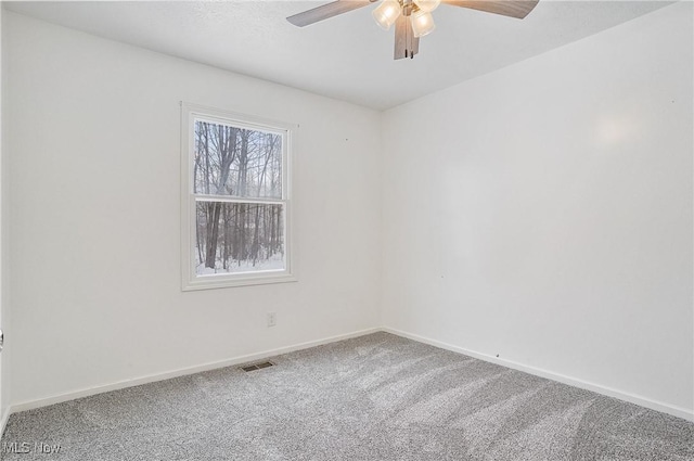 carpeted empty room featuring ceiling fan