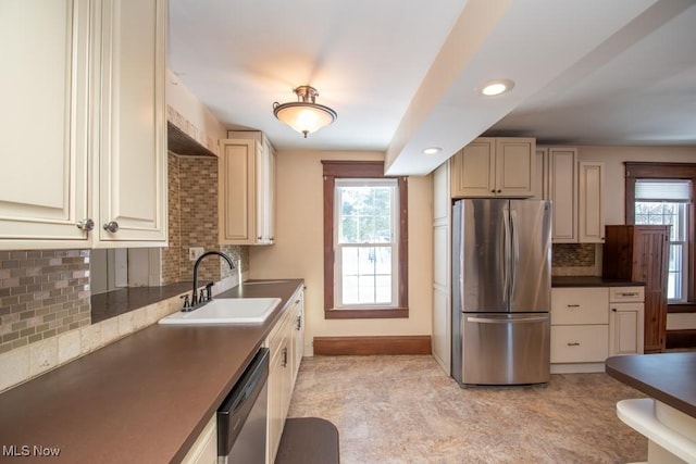 2040 E Middletown Rd, Poland, OH 44514 - kitchen featuring stainless steel appliances, a sink, plenty of natural light, tasteful backsplash, and recessed lighting