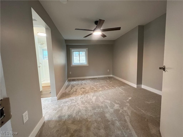 carpeted empty room featuring ceiling fan