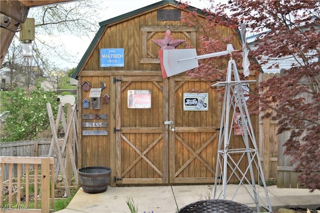 view of outbuilding