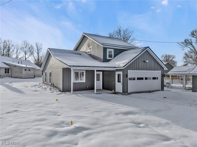 view of front of property featuring a garage