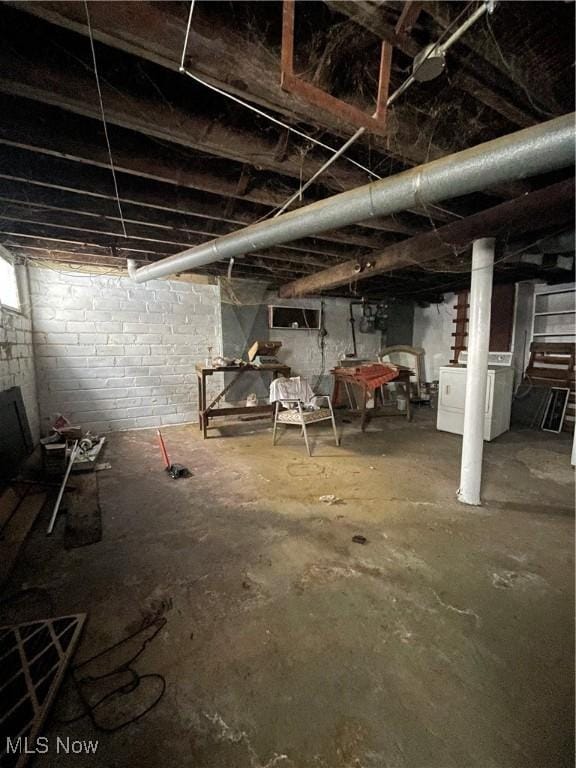 basement with washer / dryer