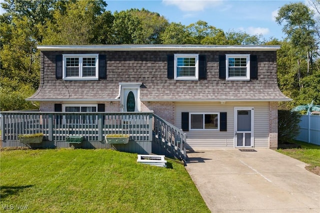 view of front of property featuring a front yard and a deck