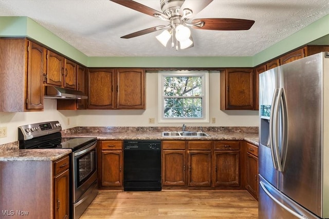 kitchen with light hardwood / wood-style flooring, ceiling fan, sink, a textured ceiling, and stainless steel appliances