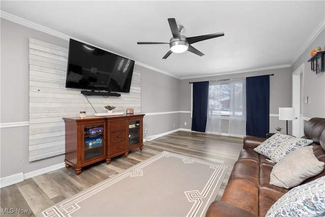 living room with ceiling fan, hardwood / wood-style floors, and crown molding