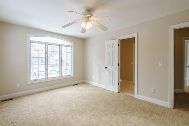 unfurnished room with light carpet and ceiling fan