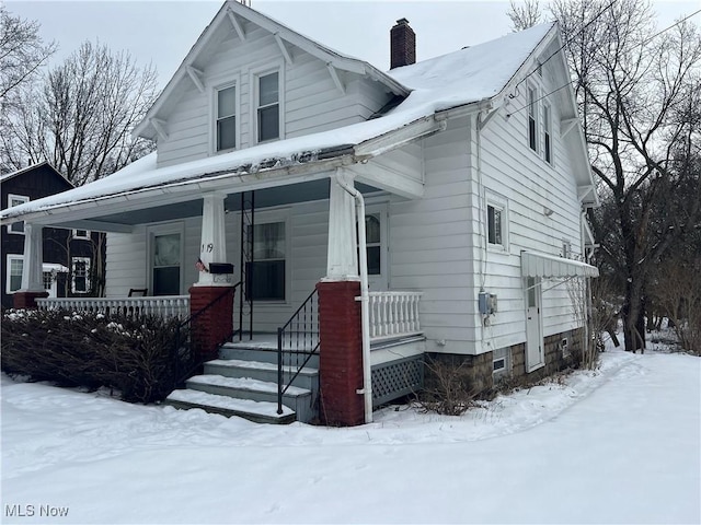 view of front of property featuring a porch