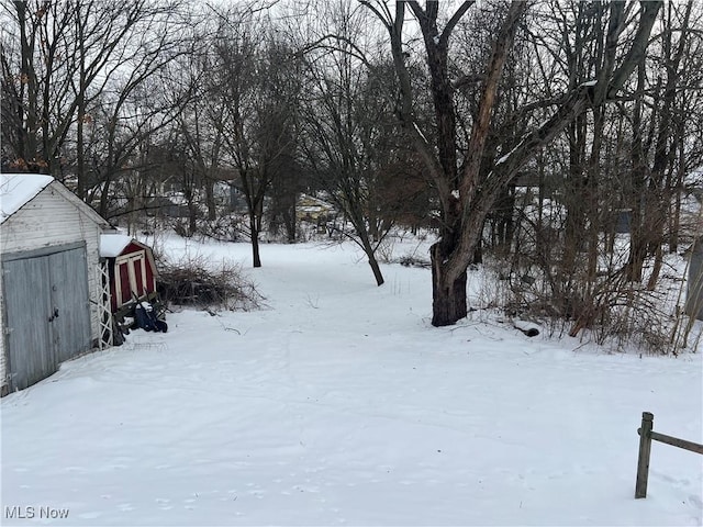 view of yard layered in snow