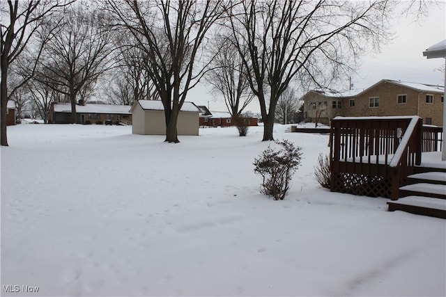 view of yard layered in snow