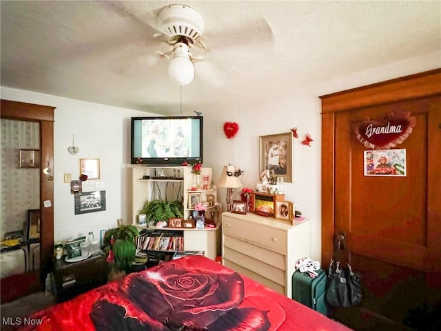 bedroom featuring ceiling fan