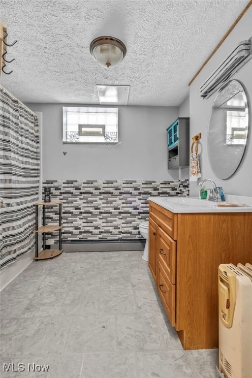 bathroom with toilet, a shower with shower curtain, and vanity