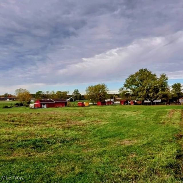 view of yard with a rural view