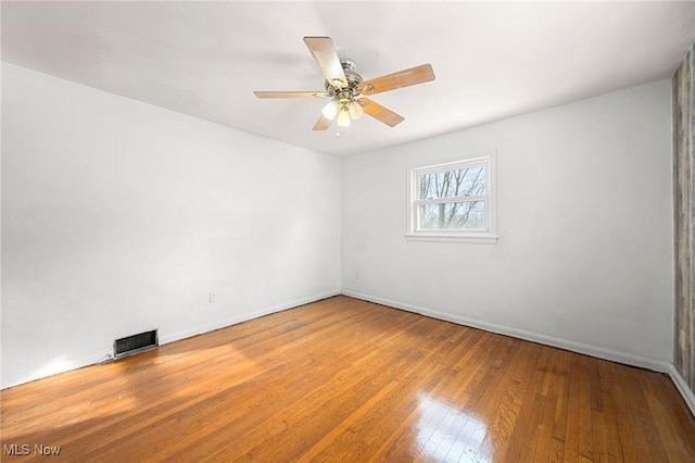 unfurnished room featuring ceiling fan and wood-type flooring