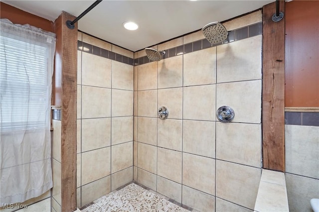 bathroom featuring a tile shower