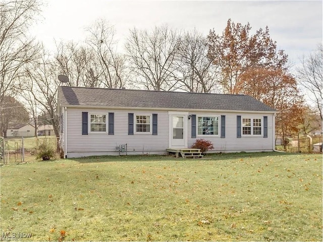 single story home featuring a front lawn