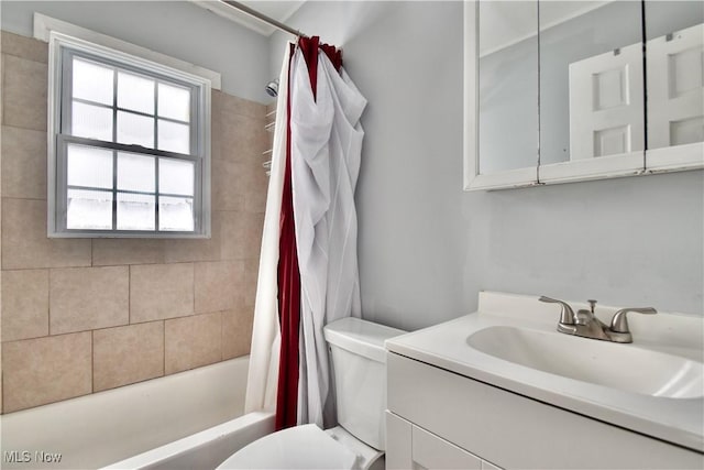 full bathroom featuring shower / bath combo with shower curtain, toilet, and vanity