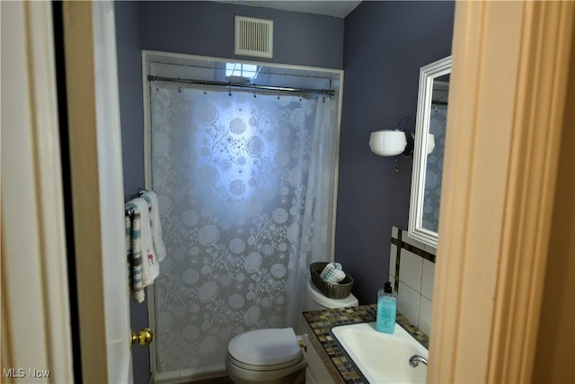 bathroom featuring a shower with curtain, toilet, and vanity