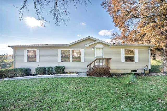 view of front facade featuring a front yard