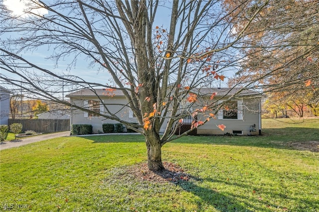 view of front of property with a front yard