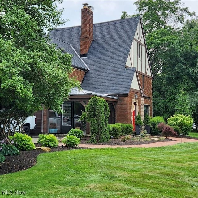 view of front of home with a front yard