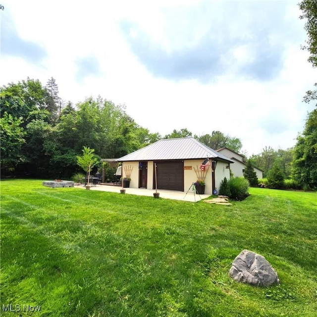 view of yard with a garage