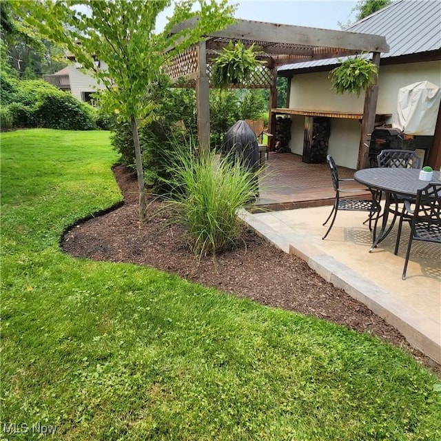 view of yard featuring a pergola and a patio