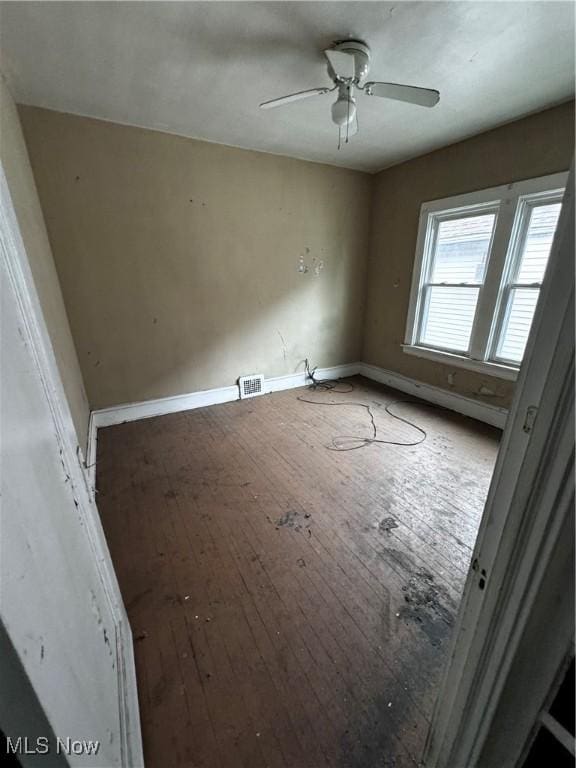 unfurnished room featuring ceiling fan