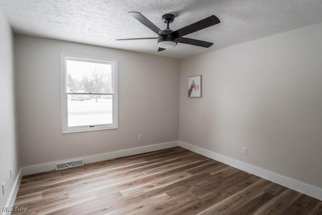 unfurnished room featuring light hardwood / wood-style floors, a textured ceiling, and ceiling fan