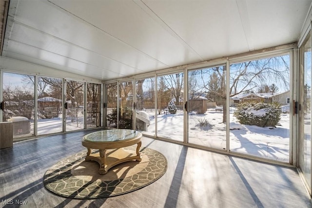 sunroom with lofted ceiling