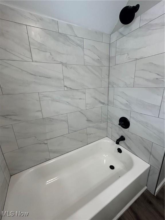 bathroom featuring tiled shower / bath and hardwood / wood-style floors