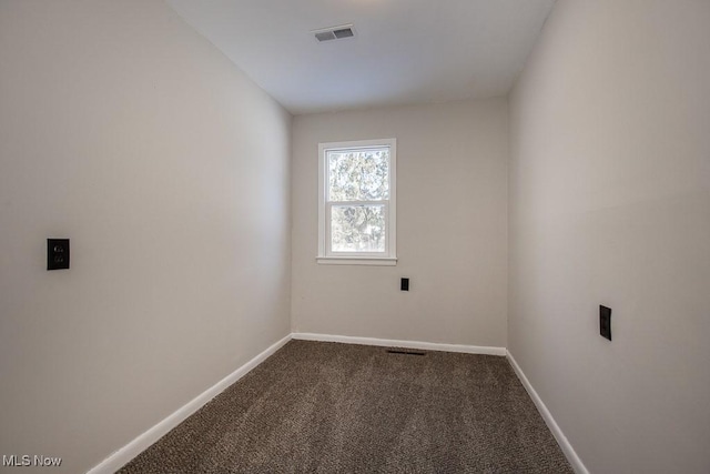 spare room with carpet flooring