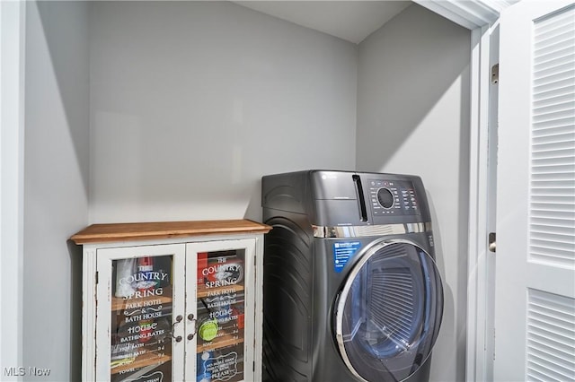 clothes washing area with washer / clothes dryer