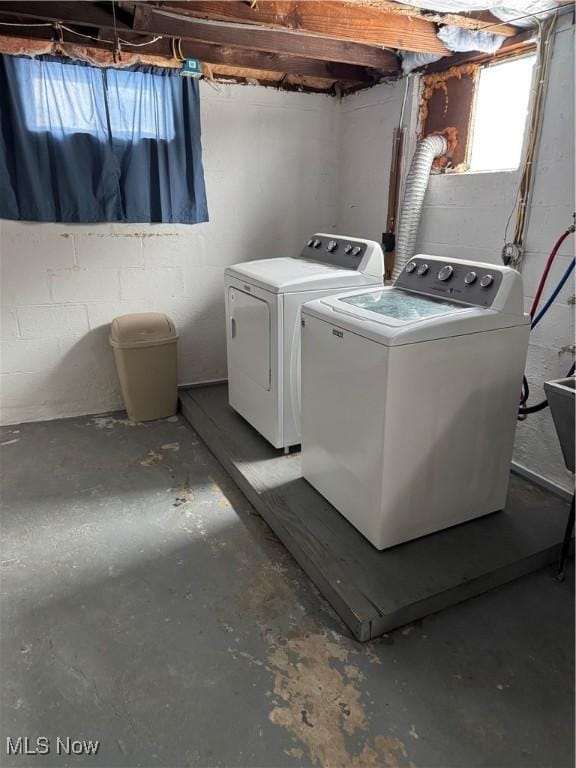 laundry room with washer and clothes dryer