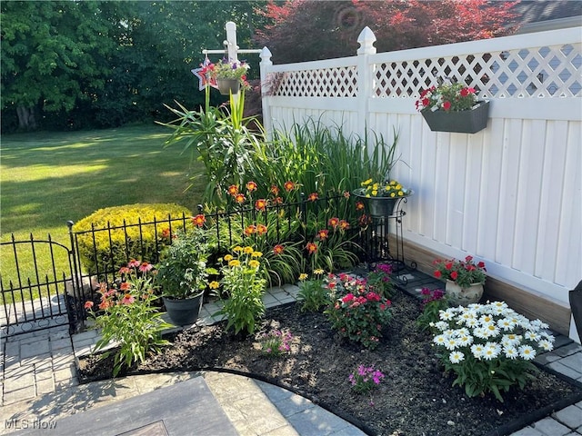 view of yard featuring fence