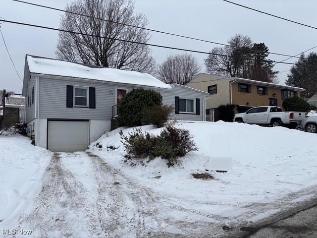 view of front of property featuring a garage