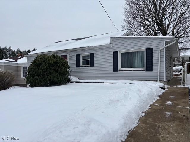 view of front of property