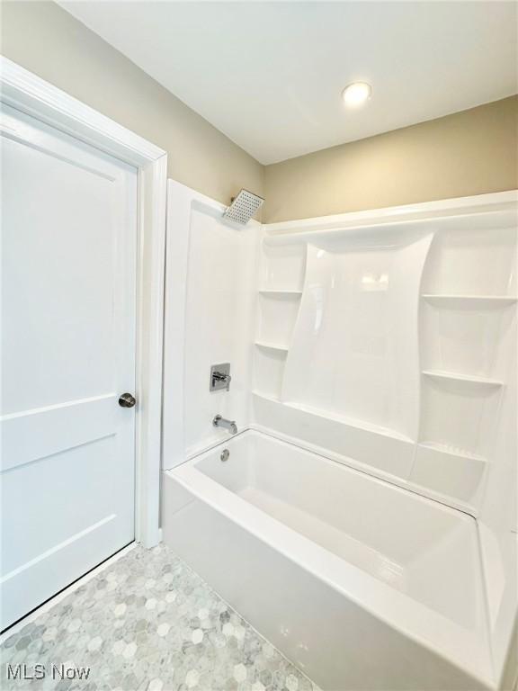 bathroom with tub / shower combination