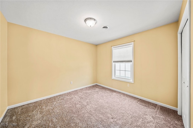 unfurnished room featuring carpet