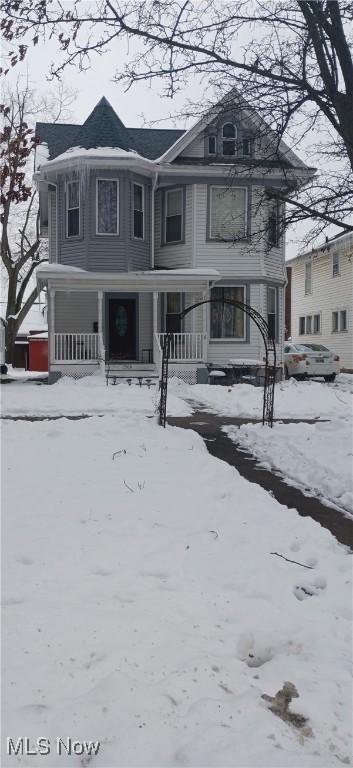 view of front of house with covered porch