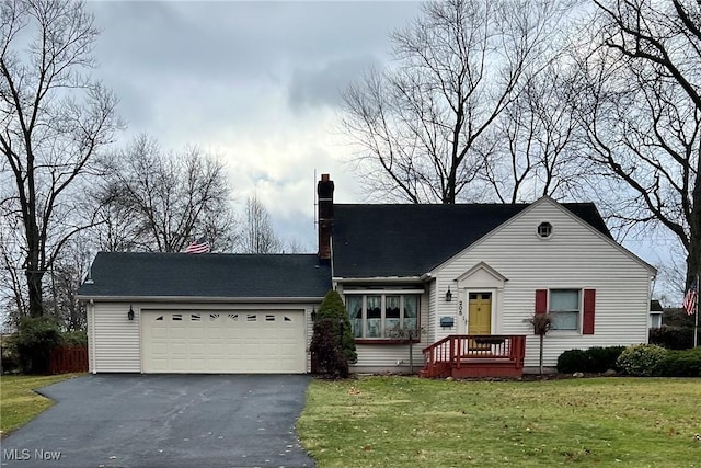 view of front of home featuring a garage and a front yard