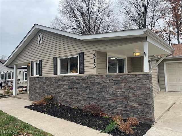 view of front of property featuring covered porch