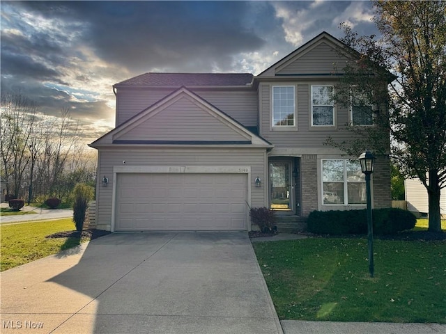 view of front of home featuring a lawn