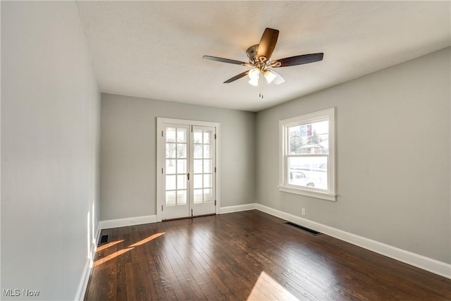 unfurnished room featuring dark wood-type flooring and ceiling fan