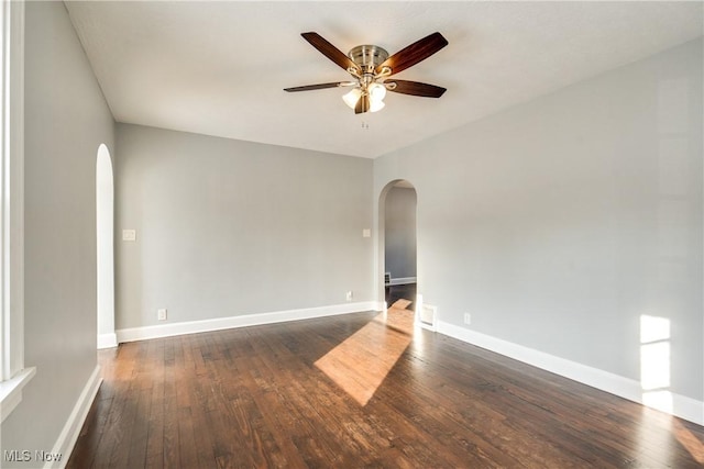 spare room featuring dark wood-type flooring and ceiling fan