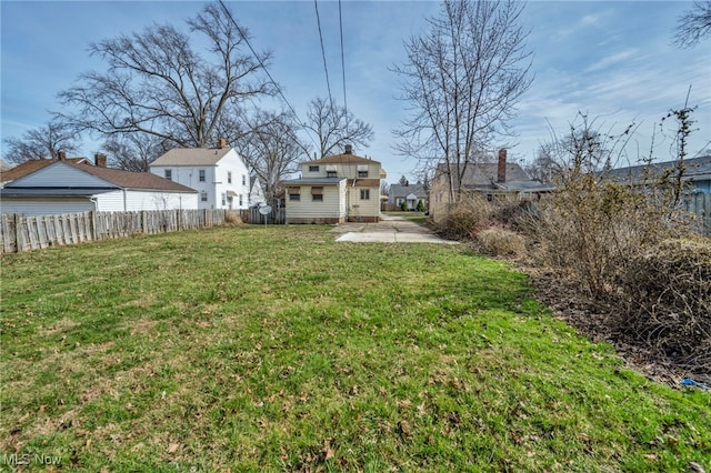 view of yard featuring a patio area